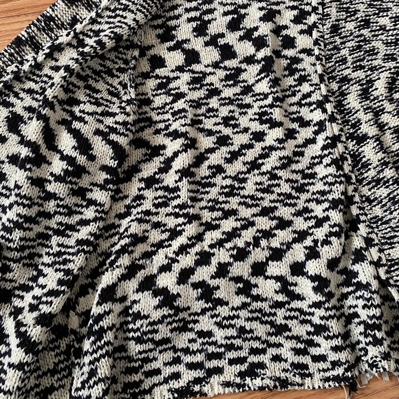 CHICO'S BLACK & WHITE STRIPEY FRINGE SANYA CARDIGAN SWEATER $109 SIZE 1 BOHO - Picture 4 of 12